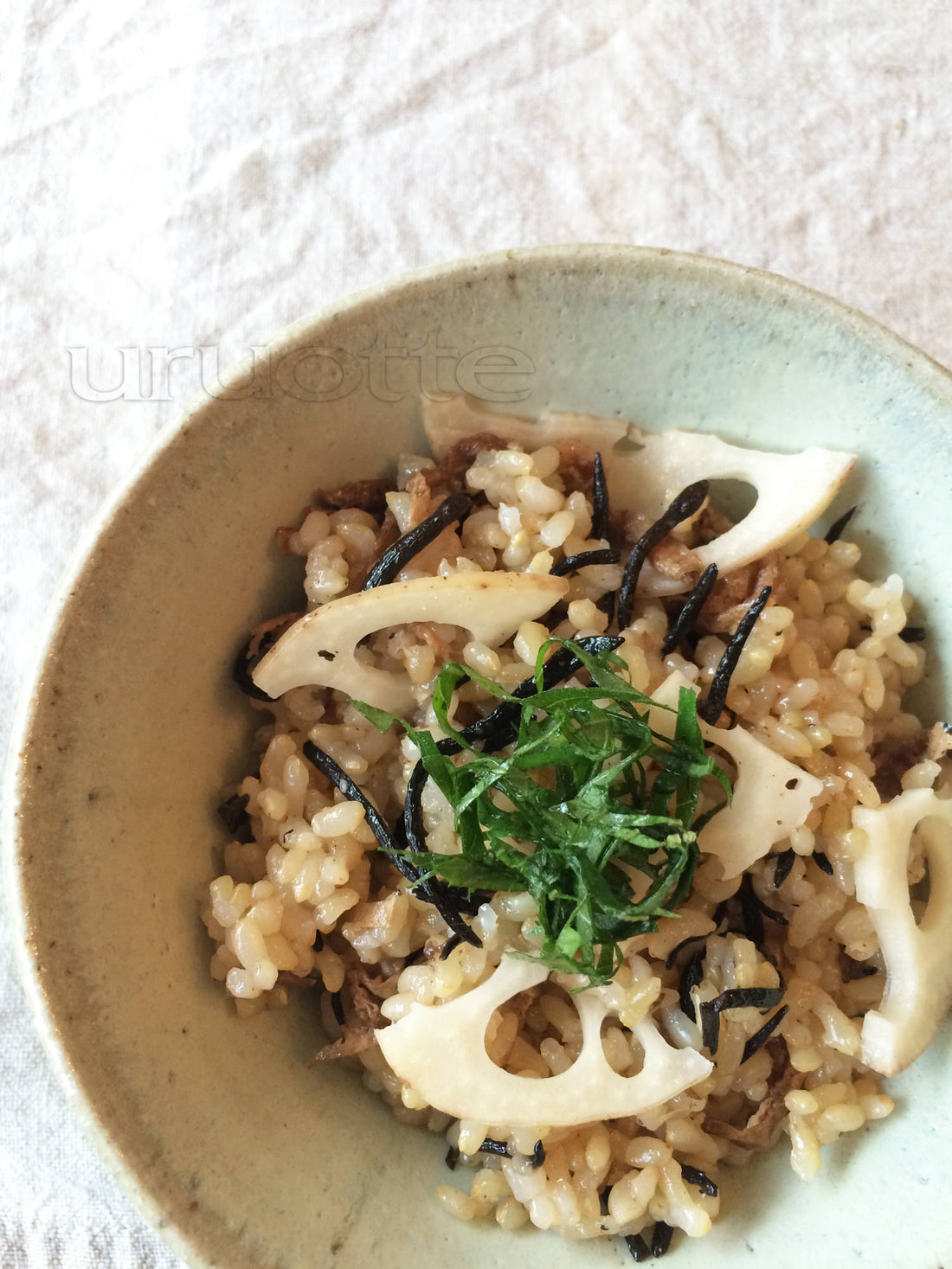 【美髪レシピ】海藻のミネラルをれんこんで全身にめぐらせる「玄米ひじきご飯」