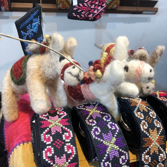 美髪のご縁で始まった“パレスチナ刺繍帯プロジェクト”