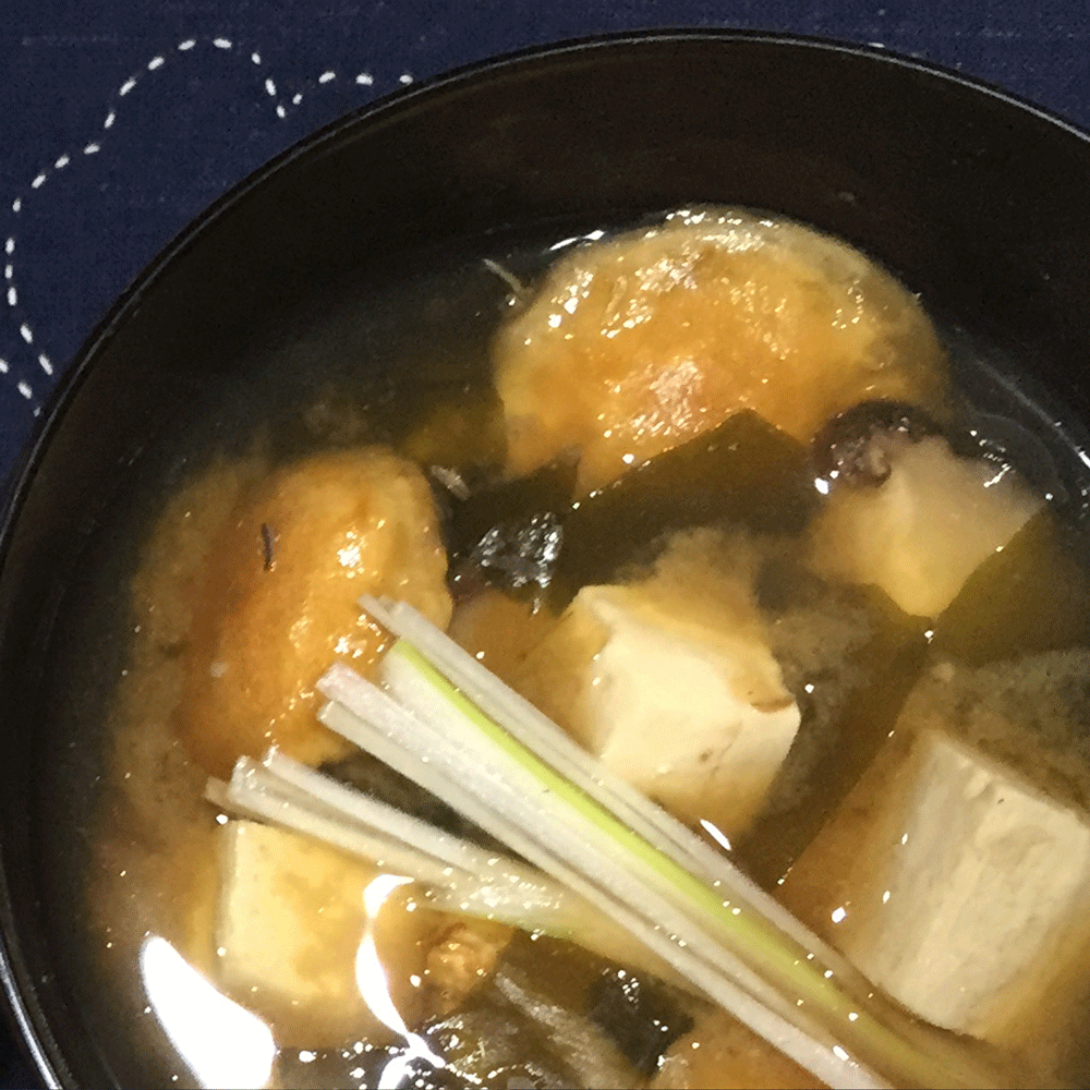 【美髪レシピ】酵素をとりいれ、抗体を強める！花粉症にも「なめこのお味噌汁」