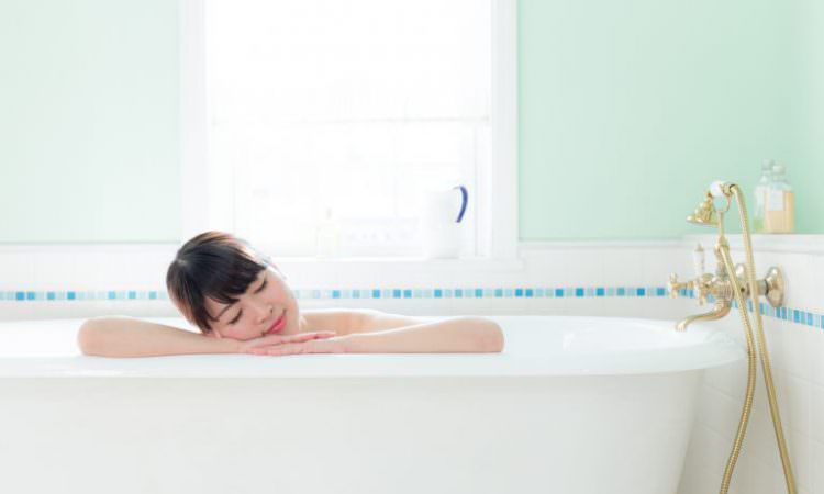 ズボラさんでもできる!全身保湿の「お風呂オイル美容」~美髪のための養生のススメ⑬